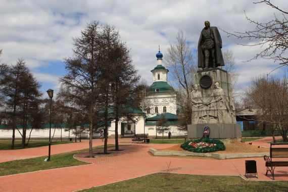Иркутск. Знаменский монастырь и памятник адмиралу Колчаку